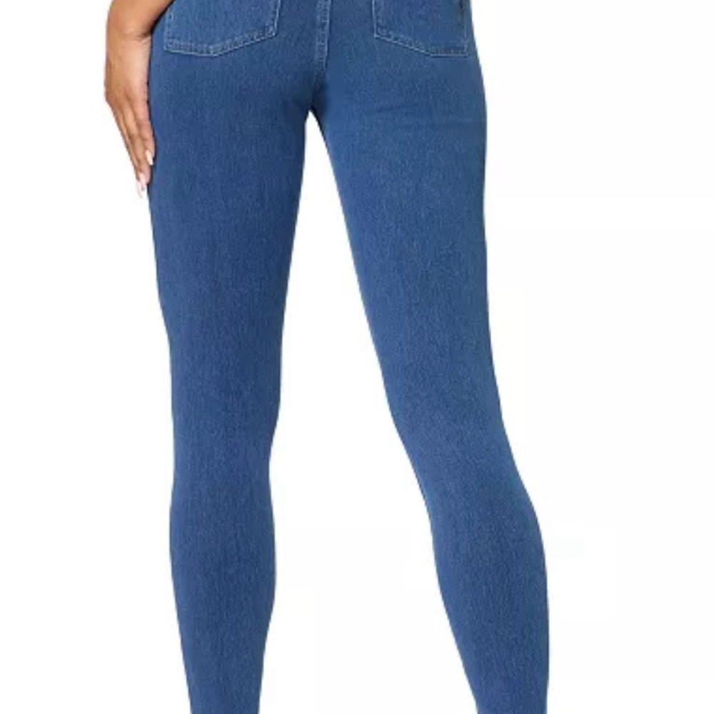 NWT Hue
Classic Stretch Denim Leggings, Regular Medium - Picture 2 of 3
